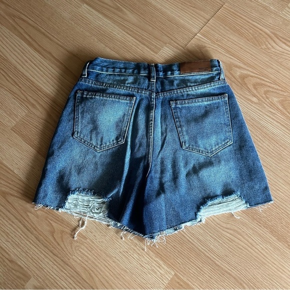 NWT Nasty Gal Organic Denim Distressed High Waisted Jean Shorts Women’s 4 - Picture 9 of 9